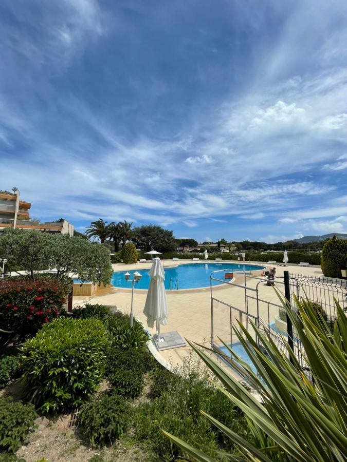 Beau Studio Dans Residence Avec Piscine Et Vue Sur La Ville - 5Min Des Plages Mandelieu Kültér fotó