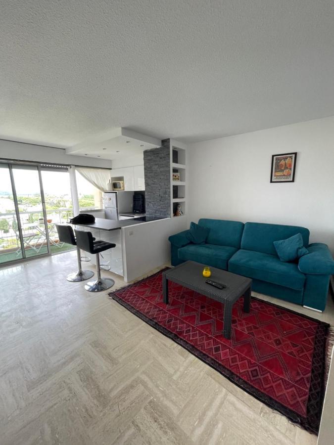Beau Studio Dans Residence Avec Piscine Et Vue Sur La Ville - 5Min Des Plages Mandelieu Kültér fotó